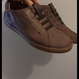 Kizik Brown Leather Slip-On Loafers